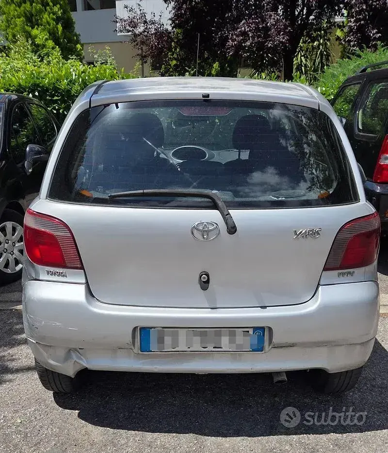 Usata Toyota Yaris 86 CV (63 kW) 2001 Berlina