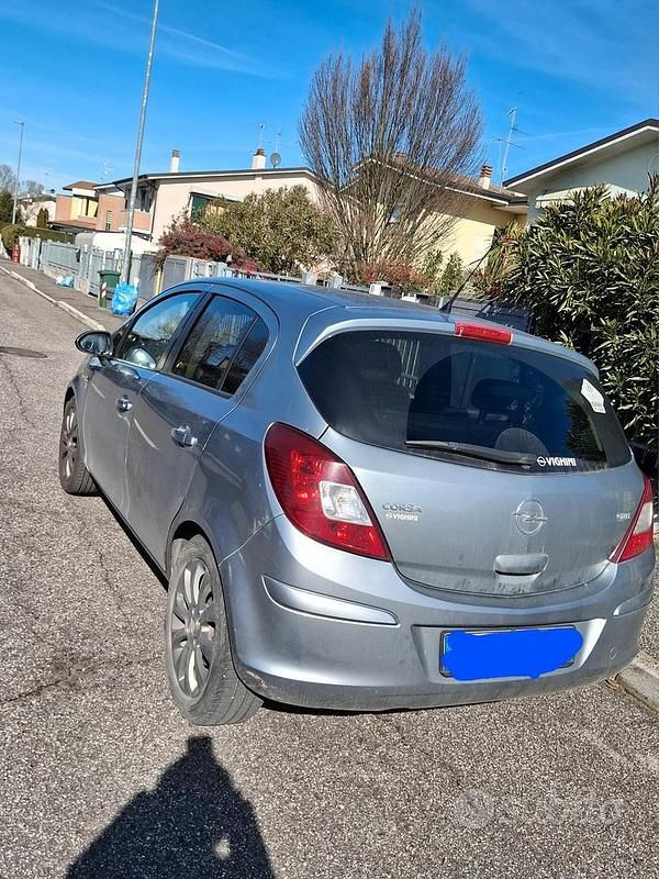 Usata Opel Corsa 69 CV (50 kW) 2010 Utilitaria