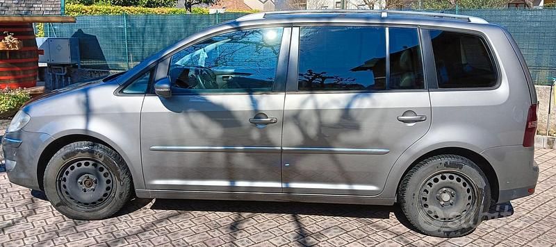 Usata VW Touran 140 CV (102 kW) 2010 Grigio Monovolume