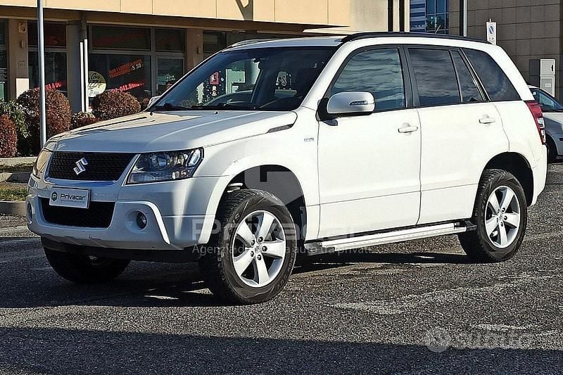 Usata Suzuki Grand Vitara 129 CV (94 kW) 2011 Bianco Station wagon