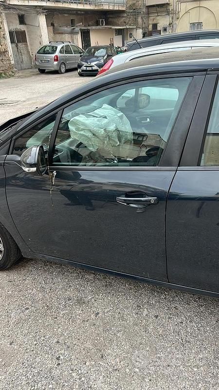Usata Peugeot 208 2017 Utilitaria