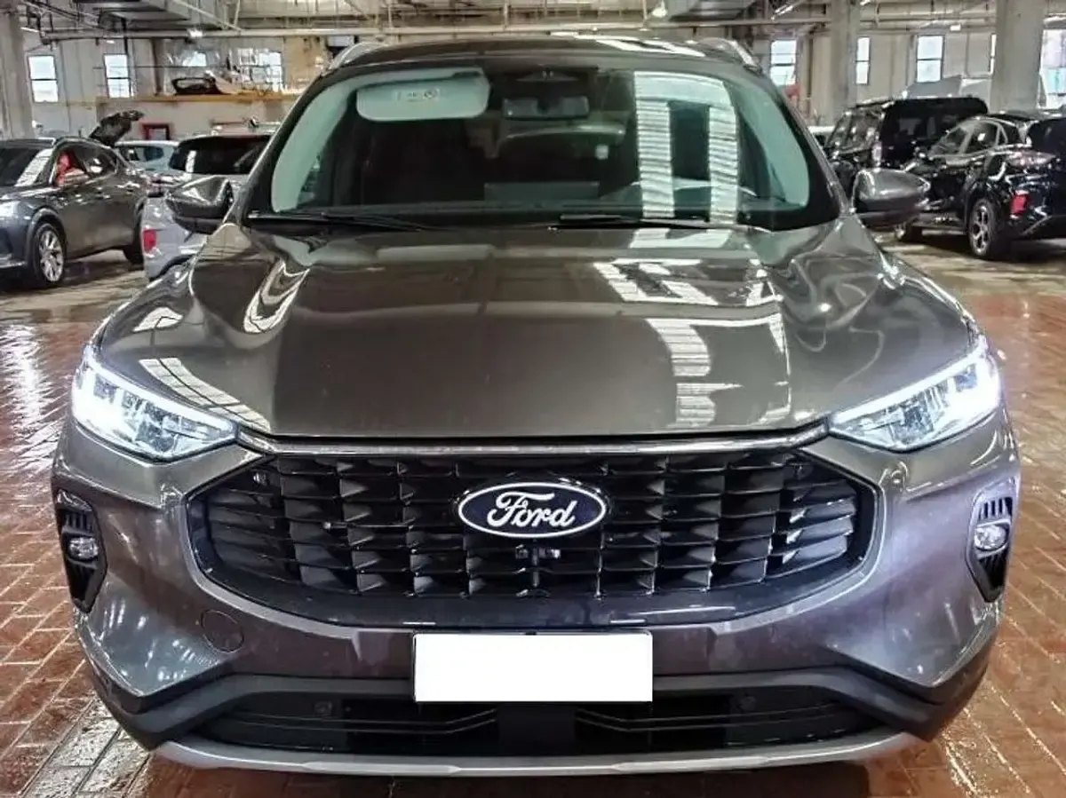 Usata Ford Kuga Titanium 179 CV (131 kW) 2025 Magnetic grey SUV