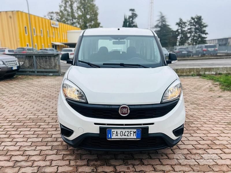Usata Fiat Doblò 120 CV (88 kW) 2015 Bianco Monovolume