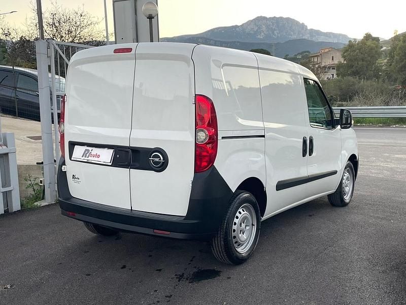Usata Opel Combo 105 CV (77 kW) 2015 Bianco Monovolume