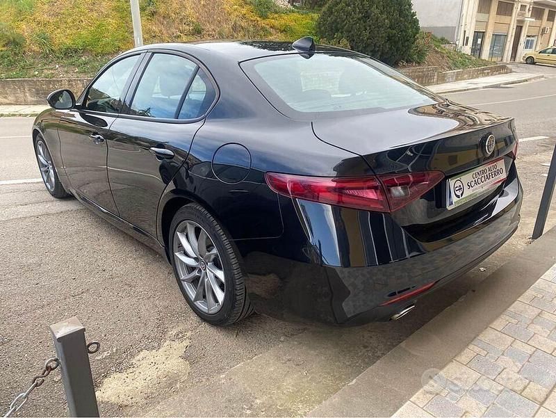 Usata Alfa Romeo Giulia 150 CV (110 kW) 2017 Nero Berlina