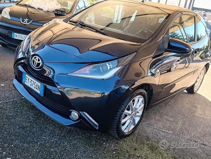 Usata Toyota Aygo Cool 69 CV (50 kW) 2014 Blu Utilitaria