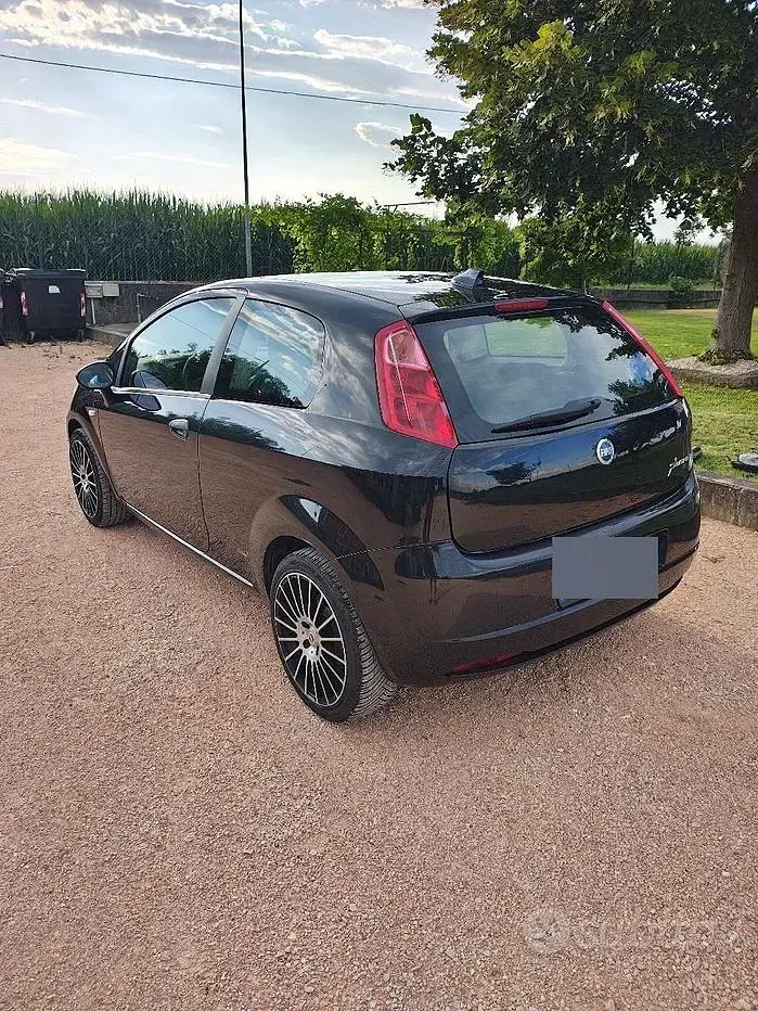 Usata Fiat Grande Punto 75 CV (55 kW) 2007 Nero Utilitaria
