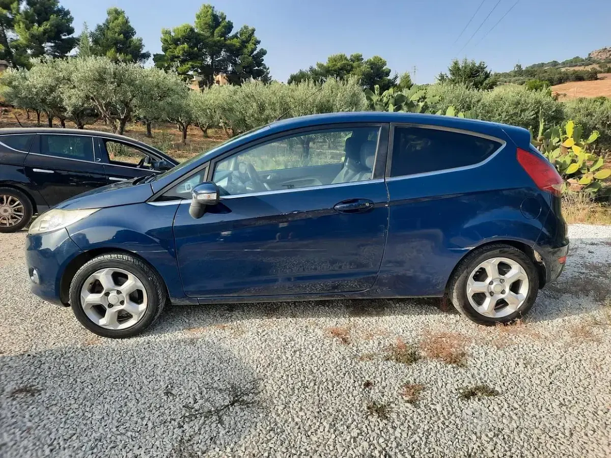 Usata Ford Fiesta 92 CV (67 kW) 2009 Bluazzurro Coupé