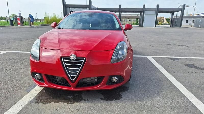 Usata Alfa Romeo Giulietta Distinctive 120 CV (88 kW) 2015 Rosso Utilitaria