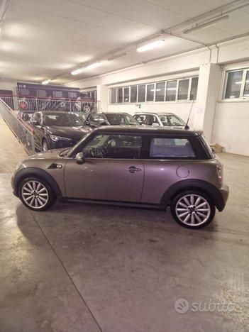 Usata Mini Cooper D 112 CV (82 kW) 2011 Marrone Utilitaria