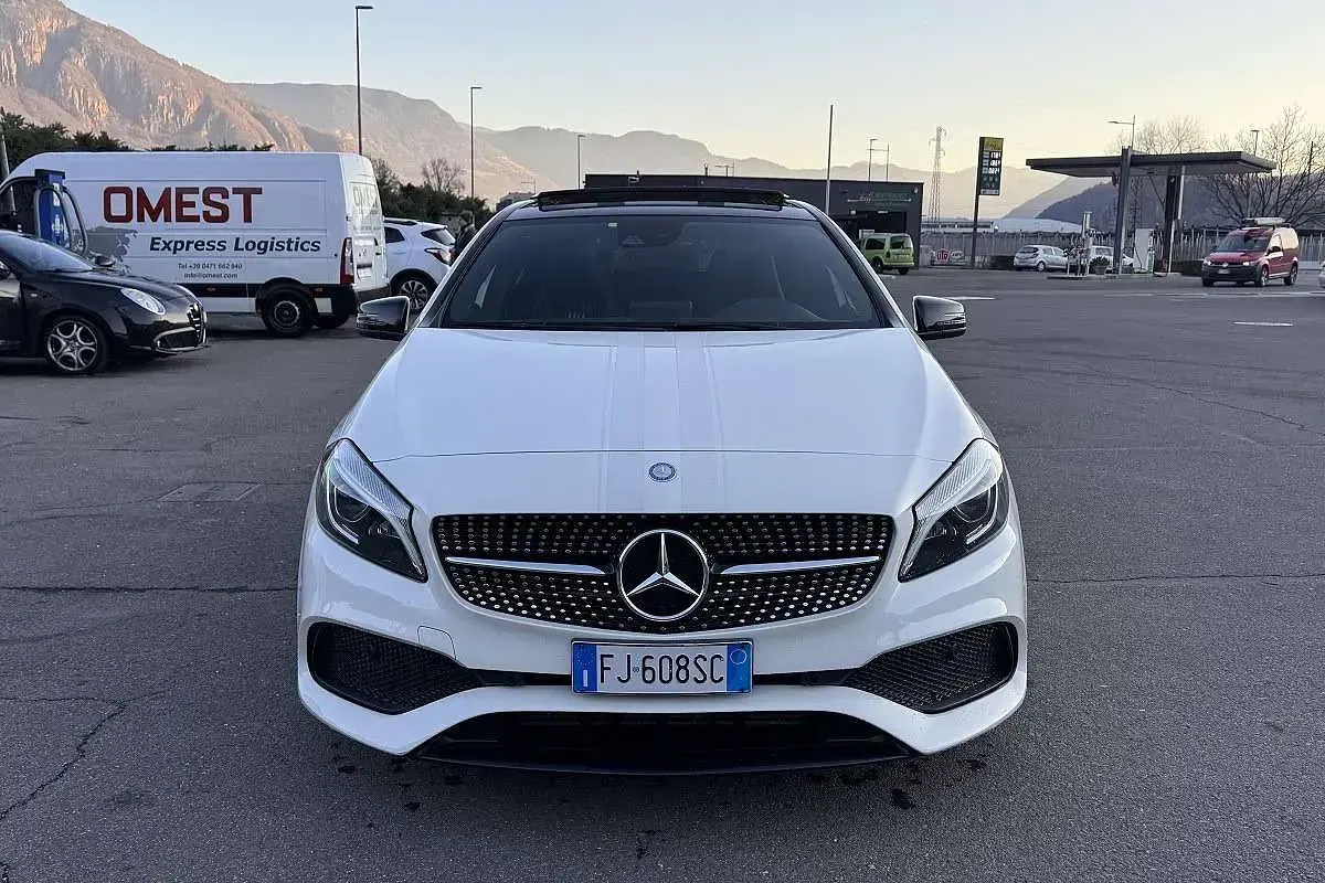 Usata Mercedes A180 Premium 109 CV (80 kW) 2017 Bianco Utilitaria