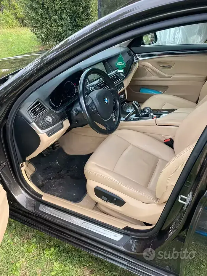 Usata BMW 530 Luxury Line 258 CV (189 kW) 2015 Nero Station wagon