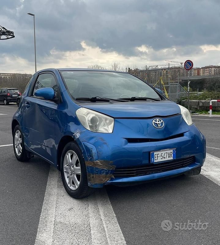 Usata Toyota iQ Sol 98 CV (72 kW) 2010 Blu Utilitaria