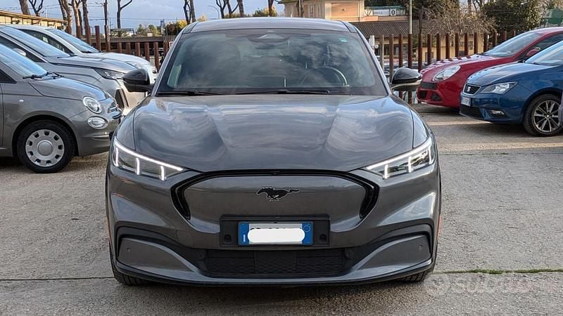 Usata Ford Mustang Premium 269 CV (197 kW) 2023 Grigio cemento Coupé