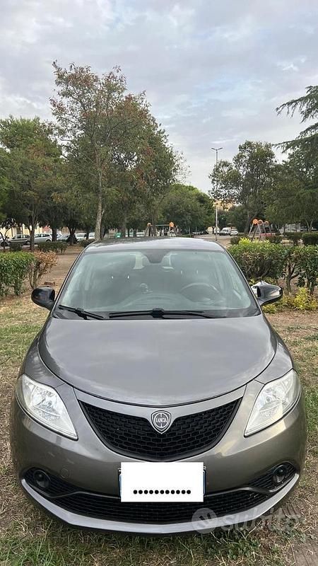 Usata Lancia Ypsilon 69 CV (50 kW) 2018 Grigio Utilitaria