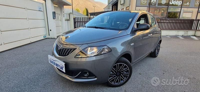 Usata Lancia Ypsilon Gold 69 CV (50 kW) 2022 Grigio scuro Utilitaria