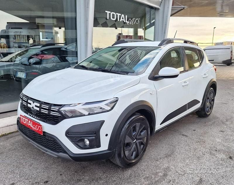 Usata Dacia Sandero Expression 101 CV (74 kW) 2024 Bianco pastello Berlina
