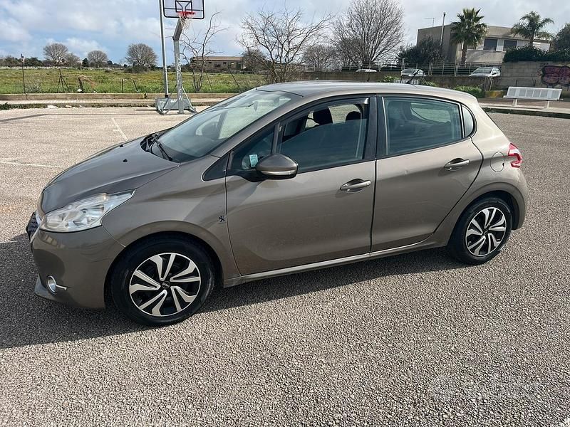 Usata Peugeot 208 2014 Grigio Utilitaria