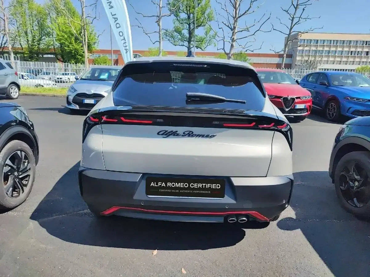 Usata Alfa Romeo Junior Edizione Speciale 136 CV (100 kW) 2024 Beige SUV