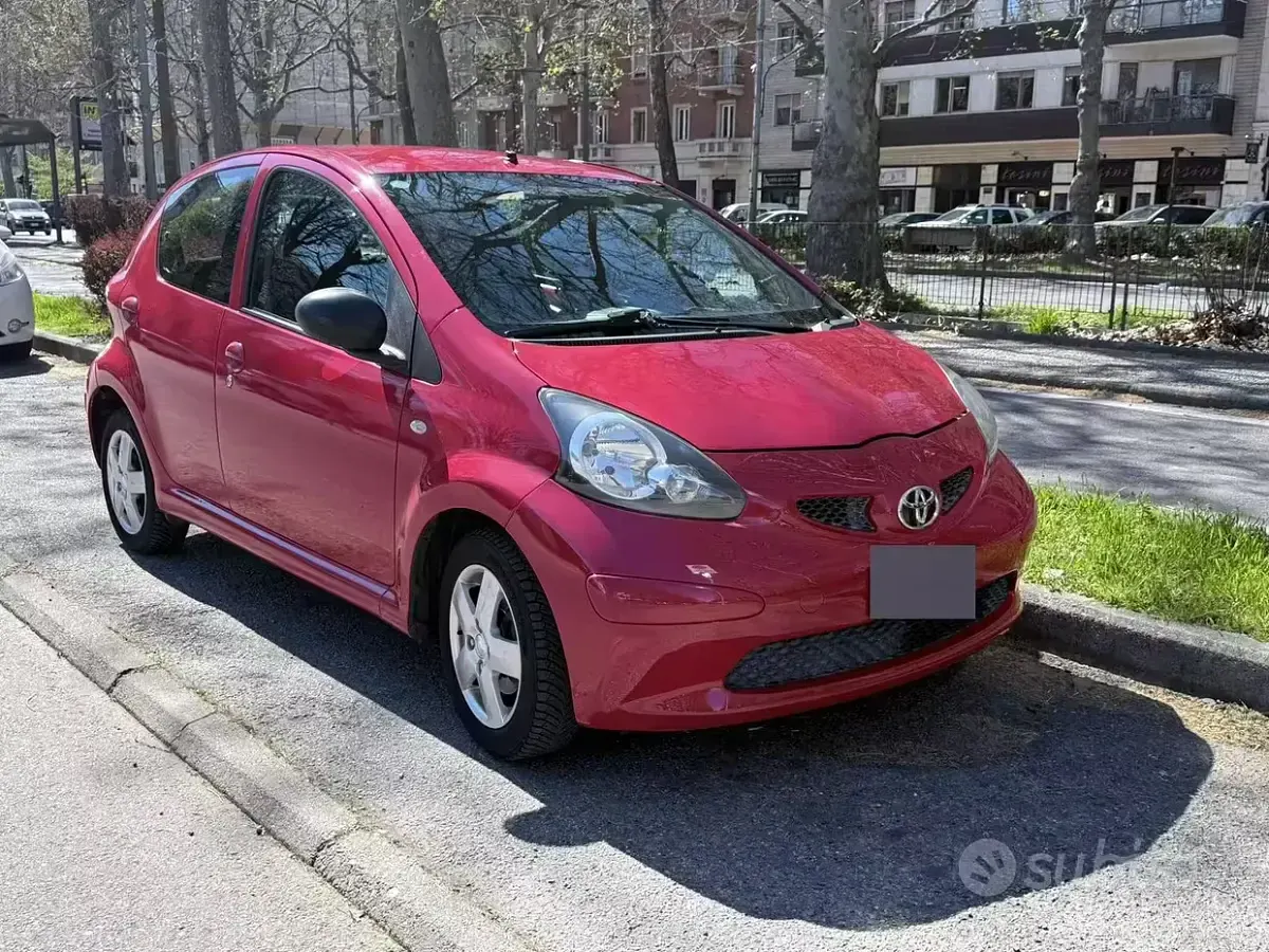 Usata Toyota Aygo 68 CV (50 kW) 2008 Rosso Utilitaria