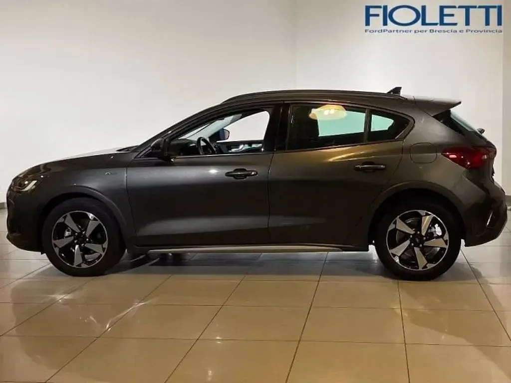 Usata Ford Focus Active 125 CV (91 kW) 2022 Grigio Berlina
