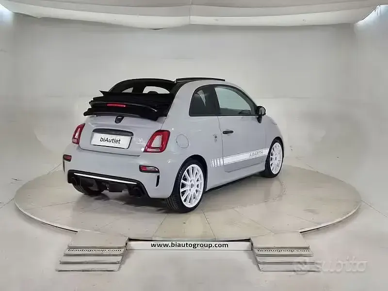Usata Abarth 595C Esseesse 180 CV (132 kW) 2021 Grigio Cabrio