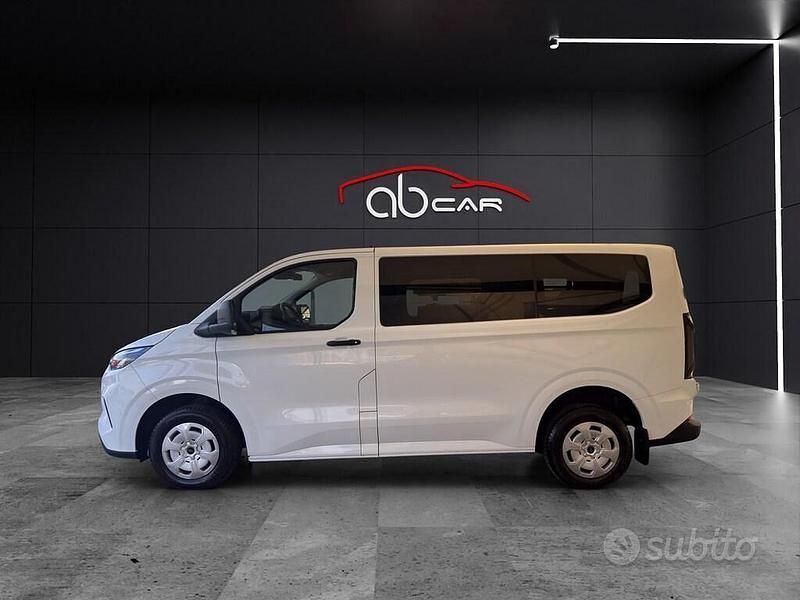 Usata Ford Tourneo Custom Titanium 136 CV (100 kW) 2024 Bianco Furgone