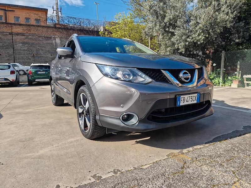 Usata Nissan Qashqai Tekna 131 CV (96 kW) 2015 Grigio SUV