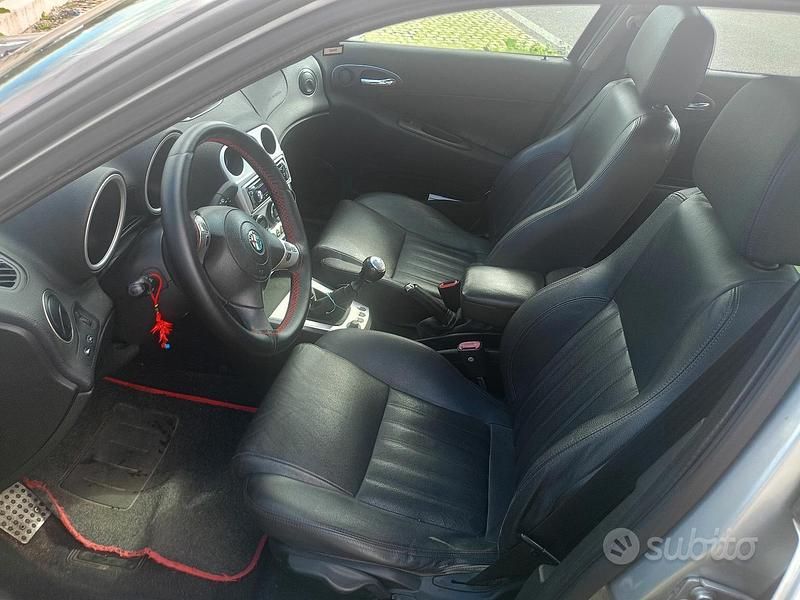 Usata Alfa Romeo 156 115 CV (84 kW) 2004 Grigio Berlina