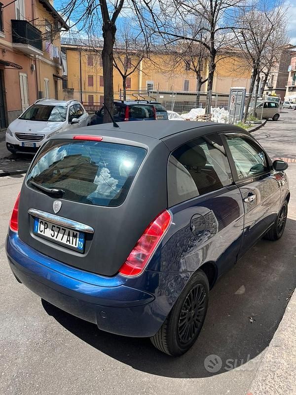 Usata Lancia Ypsilon 70 CV (51 kW) 2006 Blu Utilitaria