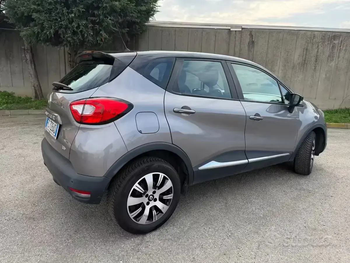Usata Renault Captur 90 CV (66 kW) 2015 Grigio SUV