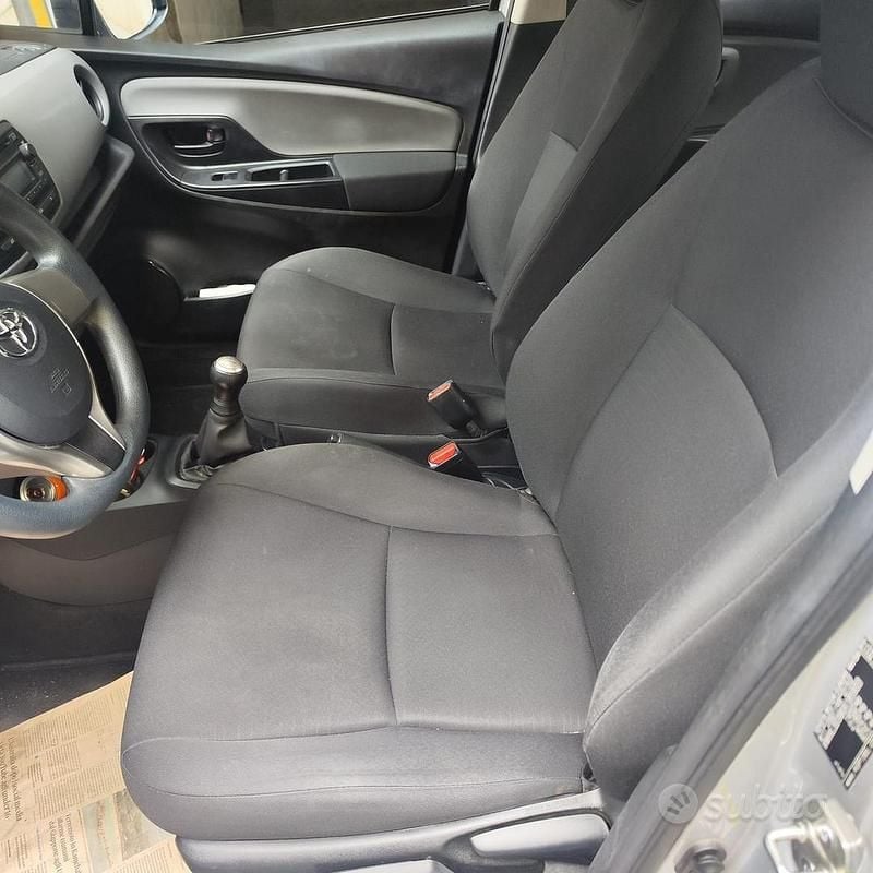 Usata Toyota Yaris 2016 Grigio Berlina