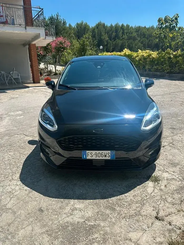 Usata Ford Fiesta 86 CV (63 kW) 2019 Nero Utilitaria