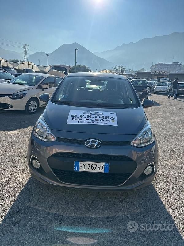 Grigio Usata 2015 Hyundai i10 Edition Due volumi | 4999 € (Buon prezzo) - Immagine 1/4