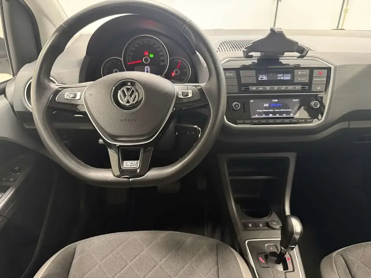 Usata VW cross up! 75 CV (55 kW) 2017 Bianco Utilitaria