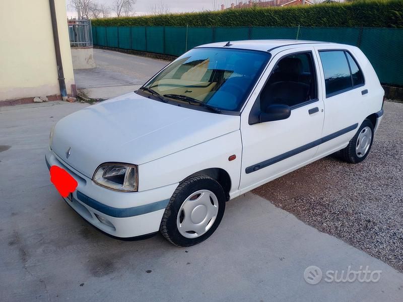 Usata Renault Clio 58 CV (42 kW) 1997 Bianco Utilitaria