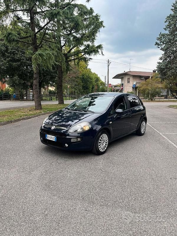 Usata Fiat Grande Punto S 75 CV (55 kW) 2011 Blu Utilitaria
