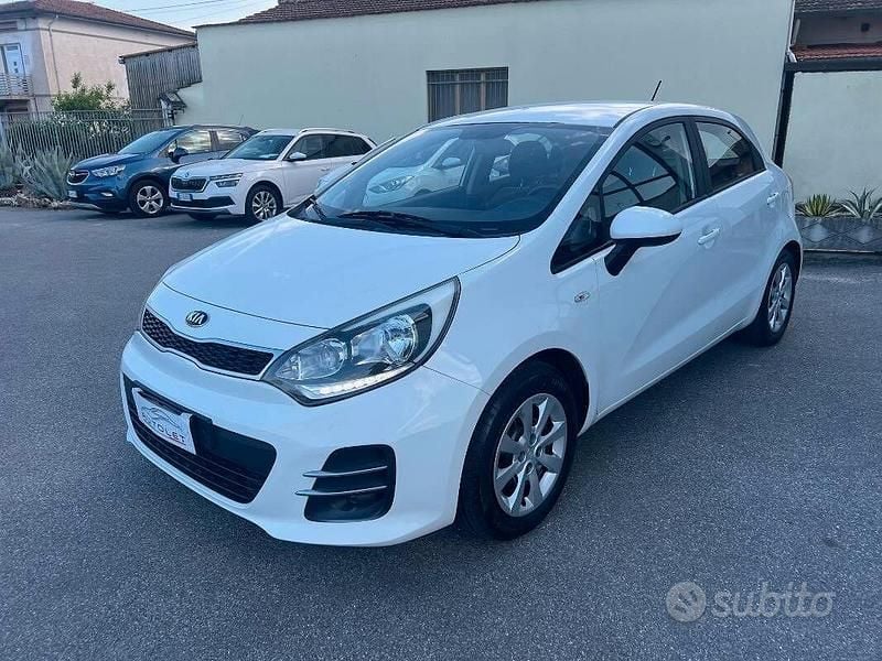 Usata Kia Rio Active 75 CV (55 kW) 2016 Bianco Utilitaria