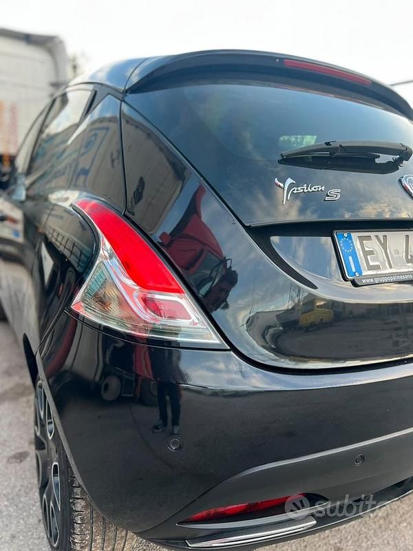 Usata Lancia Ypsilon S 95 CV (69 kW) 2015 Nero Utilitaria