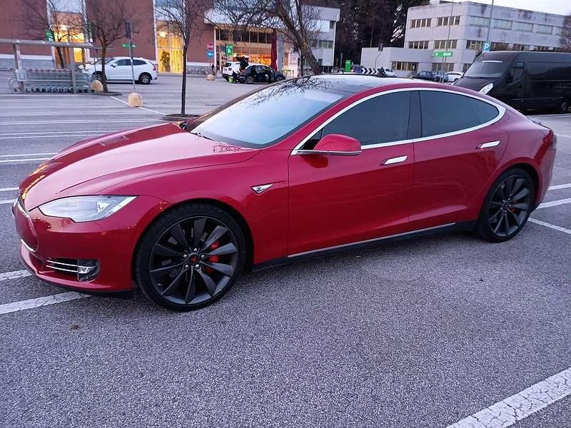 Usata Tesla Model S 514 kW (700 CV) 2015 Rosso Utilitaria