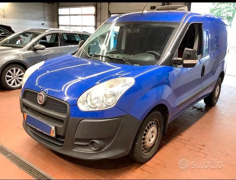 Usata Fiat Doblò Basis 120 CV (88 kW) 2015 Blu Monovolume