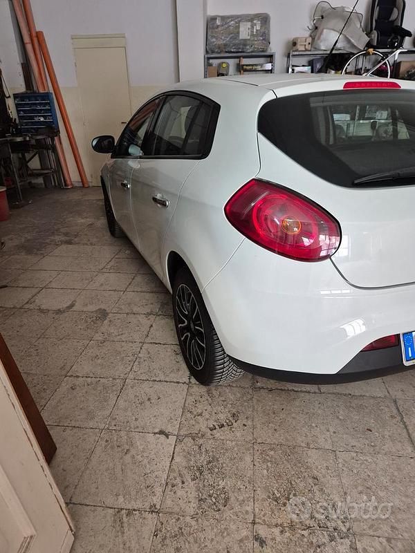 Usata Fiat Bravo Easy 120 CV (88 kW) 2014 Bianco Utilitaria