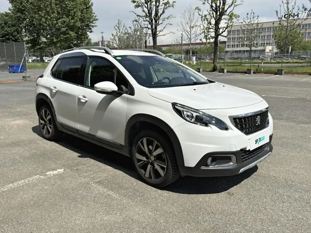 Usata Peugeot 2008 Allure 131 CV (96 kW) 2019 Bianco SUV