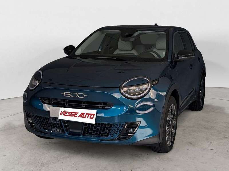 Blu metallizzato Usata 2024 Fiat 600 La Prima SUV | 29.900 € (Molto cara) - Immagine 1/4