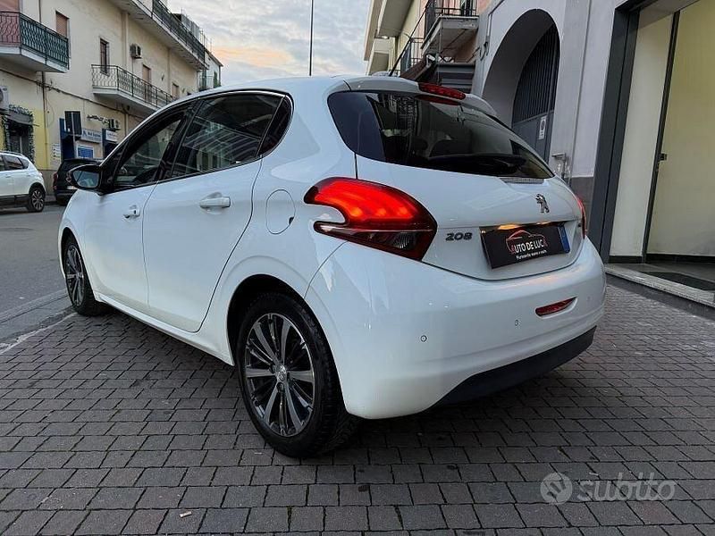 Usata Peugeot 208 Allure 82 CV (60 kW) 2017 Bianco Utilitaria