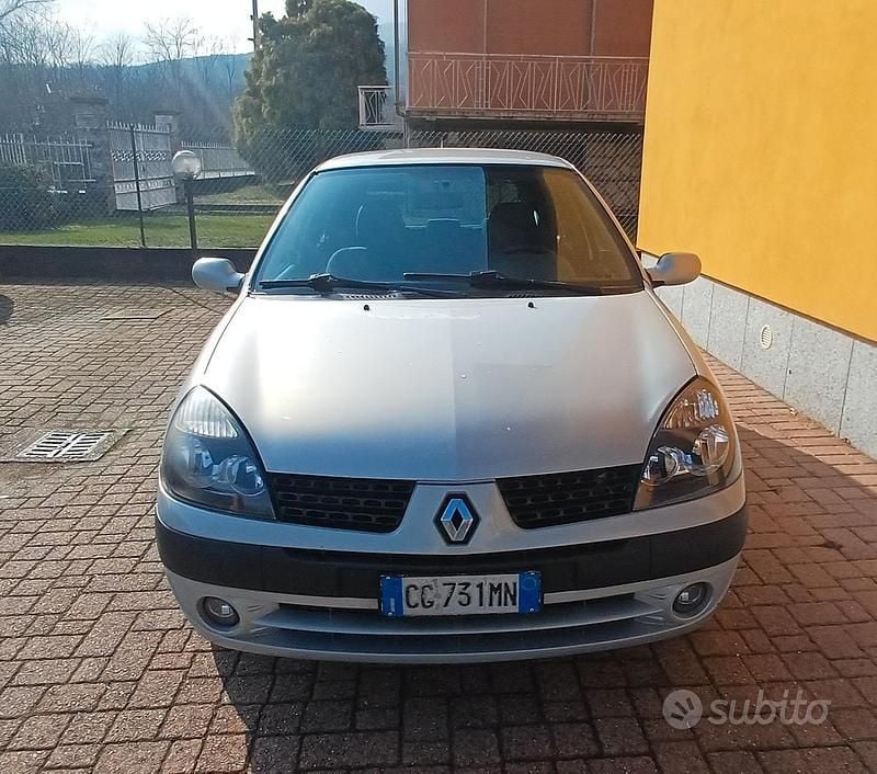 Usata Renault Clio II Expression 75 CV (55 kW) 2003 Grigio Berlina