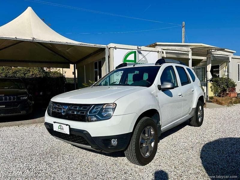 Bianco Usata 2015 Dacia Duster SUV | 6900 € (Buon prezzo) - Immagine 1/4