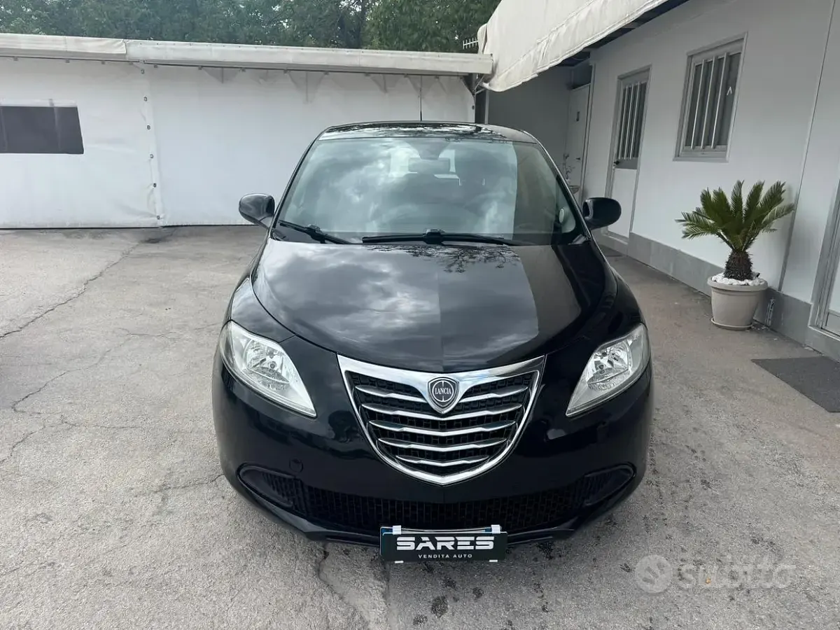 Usata Lancia Ypsilon Silver 69 CV (50 kW) 2013 Nero Utilitaria