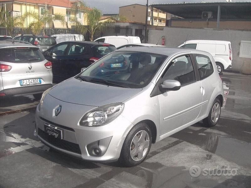 Grigio Usata 2011 Renault Twingo Due volumi | 3500 € (Ottimo prezzo) - Immagine 1/4