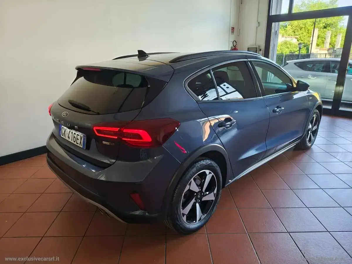 Usata Ford Focus 125 CV (91 kW) 2022 Blu/azzurro Berlina